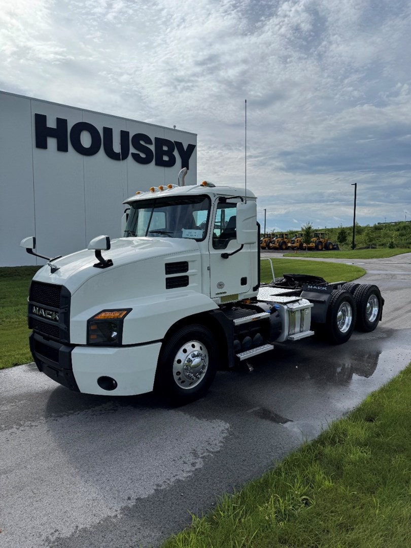 2022 MACK AN64T - USED TRUCKS DAY CAB - image 1